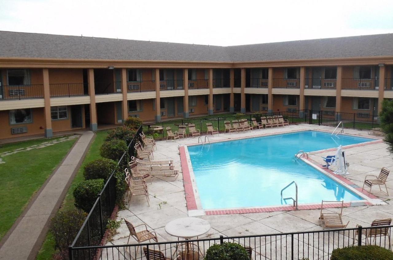 Red Roof Inn & Suites Oklahoma City Southwest Exterior photo