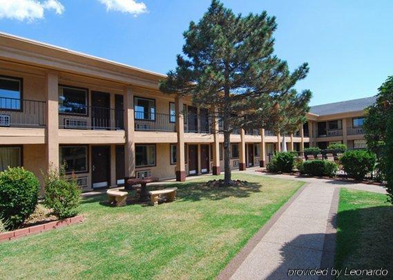 Red Roof Inn & Suites Oklahoma City Southwest Amenities photo