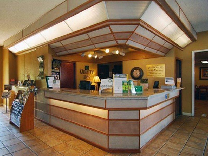 Red Roof Inn & Suites Oklahoma City Southwest Interior photo